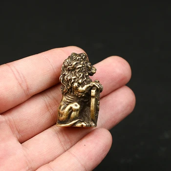 Antīkas Bronzas Laipni Shiled Lion King Statuja Mājas Feng Shui Rotājumi Laimīgs Vara Pūce Miniatūras Figūriņas Galda Rotājumi