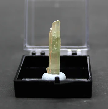 Dabas Brazīlijas turmalīns minerālu kristālu paraugi akmeņiem un kristāliem kvarca kristāli kastes izmērs 3.4 cm