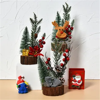 Miniatūras Ziemassvētku Eglīte Ar Gaismu Uz Koka Apakšas Un Galda Topi Dekorēti Ar Mazo Eglīšu Rotājumi KK06