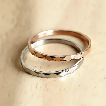 Prizmatisks nelielu asti gredzens rose gold titāna tērauda gredzens sieviete 20822