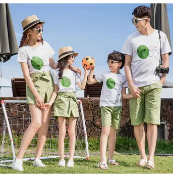 Ģimenes Atbilstošas Drēbes Vasarā Mamma Meitai Kleitas Tētis un Dēls Piedāvātos T-krekli ar Īsajām Brīvdienu Matching Pāris Tērpiem